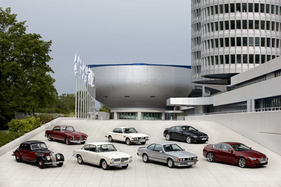 BMW 2800 CS (1970) - BMW E9 Coupé inmitten seiner Vor- und Nachfahren (2008)