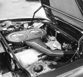 BMW 3.0 CS (1971) - ausgestellt am Genfer Automobilsalon von 1971, Blick auf den Motor