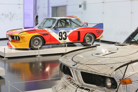 Bild BMW 3.0 CSL (1975) - Art Car mit der Bemalung von Alexander Calder - Sonderschau im BMW-Museum in München 2018