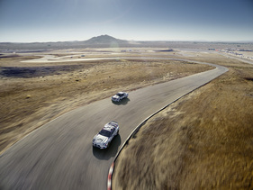 BMW 3.0 CSL (1975) und BMW 3.0 CSL Hommage R. (2015) BMW 3.0 CSL (1975) und BMW 3.0 CSL Hommage R. (2015)