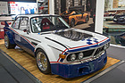 BMW 3.0 CSL Gr.2 (1975) - und dahinter ein I8 (auf einem Plakat) - Rétromobile Paris 2020