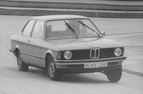 BMW 318 (1975) – Höchstmass an Sicherheit, Komfort und Fahrvergnügen BMW 318 (1975) – Höchstmass an Sicherheit, Komfort und Fahrvergnügen