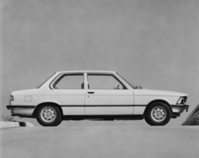 BMW 318 (1975) – Stahlfelgen als Serienausstattung BMW 318 (1975) – Stahlfelgen als Serienausstattung