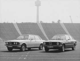 BMW 318 (1975) – im Olympiastadion BMW 318 (1975) – im Olympiastadion