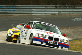 BMW 318is (1999) am ersten VLN-Rennen der Saison von 2019 (65. ADAC Westfalenfahrt) am Nürburgring