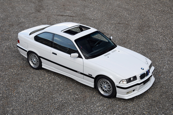 Bild: BMW 318is AVUS Edition (1994) - als Lot 72 an der Versteigerung der Oldtimer Galerie Toffen am 20. Oktoberl 2018