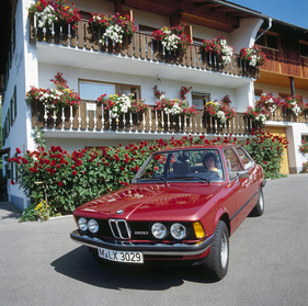 BMW 320 (1975) - den Zweiliter gab es in der Baureihe E21 auch ohne Einspritzung BMW 320 (1975) - den Zweiliter gab es in der Baureihe E21 auch ohne Einspritzung