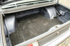 BMW 320/6 (1977) – Blick in den Kofferraum