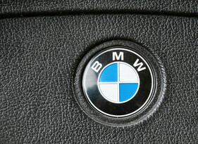 BMW 320/6 (1977) – Der BMW-Badge