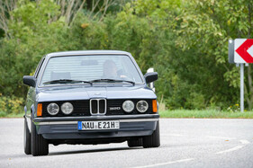 BMW 320/6 (1977) – Die Modellbezeichnung findet sich auch auf dem Kühlergrill