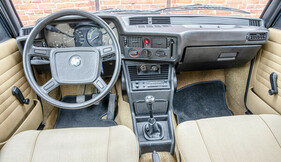 BMW 320/6 (1977) – Ziemlich verwinkeltes Armaturenbrett
