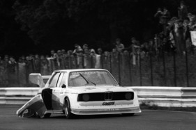 BMW 320 Grp 5 (1977) - Surers Heck zeigt deutliche Unfallspuren - Nürburgring