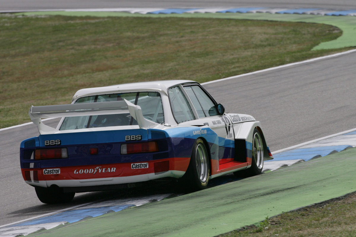 BMW 320 Grp 5 (1977) auf Demofahrt auf dem Hockenheimring