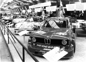 BMW 320 Gruppe 5 Heidegger (1977) - mit anderen Produktionswagen der Gruppen 1 bis 5 - Genfer Autosalon 1977