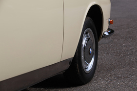 BMW 3200 CS (1964) - Stahlräder und Chromradkappen