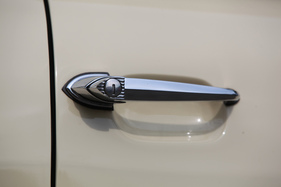 BMW 3200 CS (1964) - Türgriffe im klassischen Stil