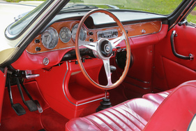 BMW 3200 CS (1964) - beim Coupé der zweiten Serie war das Armaturenbrett in Holz gehalten