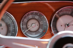 BMW 3200 CS (1964) - kleiner Drehzahlmesser in der Mitte, roter Bereich ab 5500 U/min