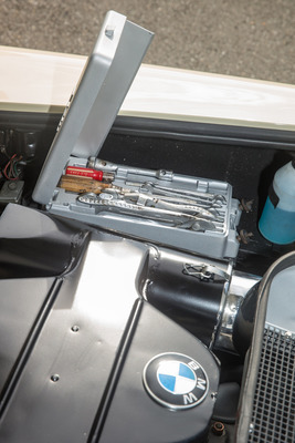 BMW 3200 CS (1964) - reichhaltiges Bordwerkzeug, griffnahe untergebracht