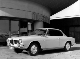 BMW 3200 CS (1964) - vor dem Museum