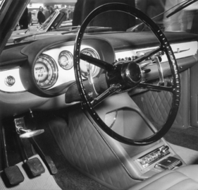 BMW 3200 CS Bertone (1961) - Lenkrad und Armaturenbrett, gesehen an der IAA 1961, ausgestellt waren drei Prototypen, die noch mit Lenkradschaltung ausgerüstet waren
