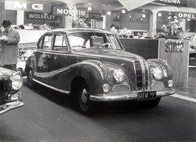 BMW 3200 L (1962) - am Genfer Autosalon, links kann man noch eine Ecke des ausgestellten BMW 3200 CS sehen