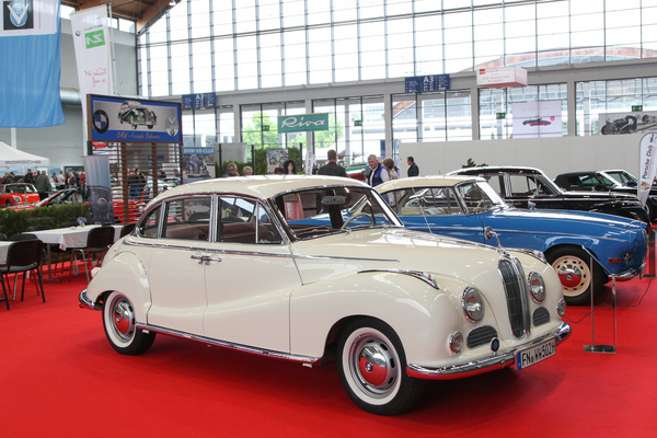 Bild BMW 3200 S (1961) - 190 km/h schneller Barockengel mit 160 PS bei 5600 Umdrehungen - Motorworld Classics Bodensee 2022