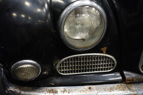 BMW 3200 S (1963) Detail der patinierten Front – Classic Car Show Maastricht 2023