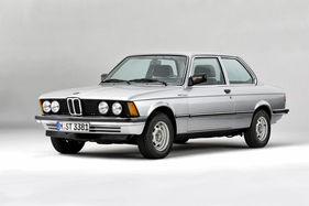 Bild BMW 320i (1975) - der erste Dreier der Baureihe E21 hatte einen Vierzylinder, der in der Topmotorisierung eine Einspritzung erhielt