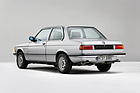 Image: BMW 320i (1975) - with dual-flow exhaust system