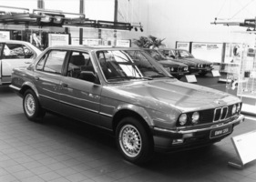 BMW 320i (1983) - Neuauflage des Dreiers, hier wird die noch nicht lieferbare viertürige Ausführung gezeigt - am Genfer Automobilsalon von 1983