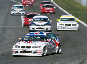 BMW 320i (2003) - Andy Priaulx im BMW mit Nummer 11 während der FIA European Touring Car Championship