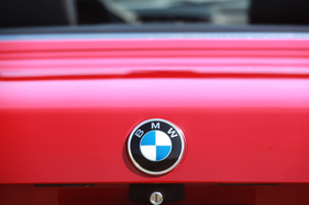 BMW 320i Cabriolet (1988) - BMW-Zeichen auf der Kofferraumklappe