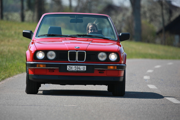Image: BMW 320i Convertible (1988) - Elipsoid lighting technology of the late eighties