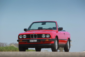 BMW 320i Cabriolet (1988) - diese Ausführung wurde nur bis zur Übernahme des Limousinen-Facelifts im Jahr 1990 so gebaut