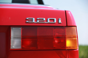 BMW 320i Cabriolet (1988) - eindeutige Bezeichnung des Hubraums