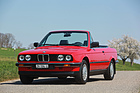 Bild: BMW 320i Cabriolet (1988) - schnörkelloses Design