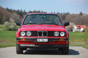 BMW 320i Cabriolet (1988) - von vorne sind kaum Unterschiede zur geschlossenen Limousine zu erkennen
