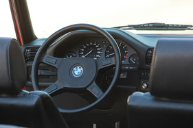 BMW 320i Cabriolet (1988) - wäre für lange Zeit die Messlatte für's Cockpitdesign