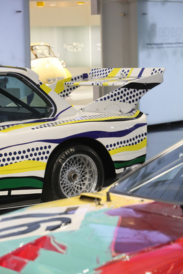 BMW 320i Turbo Gruppe 5 (1977) - Art Car mit der Bemalung von Roy Lichtenstein - Sonderschau im BMW-Museum in München 2018