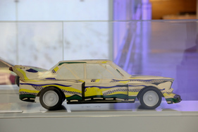 BMW 320i Turbo Gruppe 5 (1977) - Art Car mit der Bemalung von Roy Lichtenstein - Sonderschau im BMW-Museum in München 2018