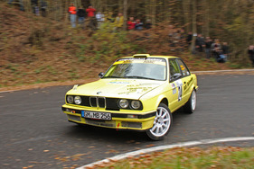 BMW 320i - am Start der ADAC Rallye Köln-Ahrweiler 2012 mit Michael Bieg (Startnummer 24) BMW 320i - am Start der ADAC Rallye Köln-Ahrweiler 2012 mit Michael Bieg (Startnummer 24)