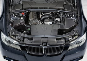 BMW 320si (2005) - Blick unter die Motorhaube des Serienmodells