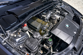 BMW 320si (2006) - der für den Rennsport vorbereitete Vierzylinder-Motor mit F1-Beiträgen