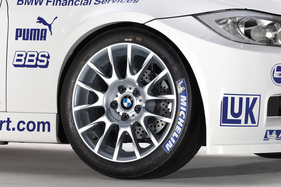 BMW 320si WTCC (2005) - die Aluräder des Renntourenwagens nach Super-2000-Reglement