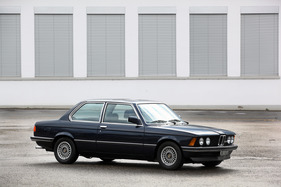 Bild BMW 323i (1982) - das Topmodell der 3-er-Reihe E21