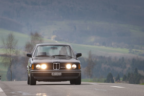 BMW 323i (1982) - die im Spiegeldreieck integrierten Rückspiegel gab es erst ab Baujahr 1980