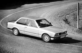BMW 323i (1983) - dank aufwändigem Fahrwerk auch in den Kurven zuhause