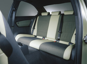 BMW 325 ti compact (2001) - Rücksitze (2001)