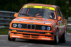 BMW 325i (1986) beim 3-Stunden-Rennen des ADAC Eifelrennen 2012 im Jägermeister Look (1986)